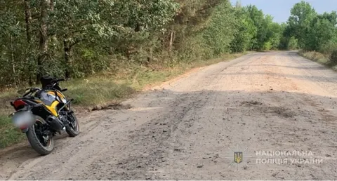 На Волині мотоцикл упав під час руху: постраждали водій та пасажирка