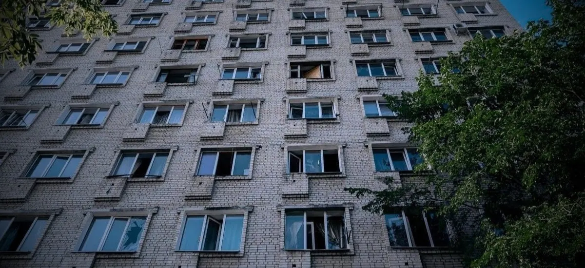 Нічна атака на Суми: троє поранених у лікарні, пошкоджено десятки будинків