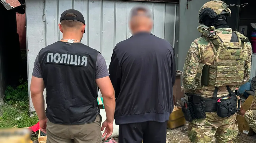 На Черкащині у чоловіка знайшли арсенал: 7 автоматів, 10 гранатометів і 70 гранат