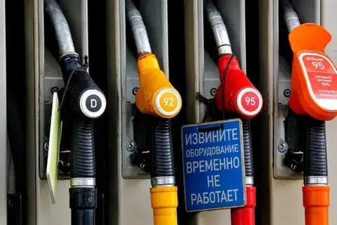 Москва вивозить бензин із регіонів: черги на АЗС і дефіцит