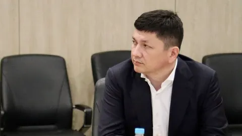 Porsche, квартира в «Новопечерських липках» і 18 тисяч гектарів: що знайшли журн