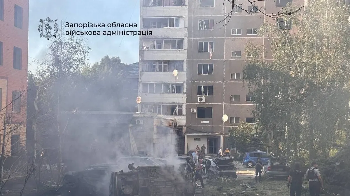 Удар по Запоріжжю: вже 11 поранених, двоє жінок у середньому стані