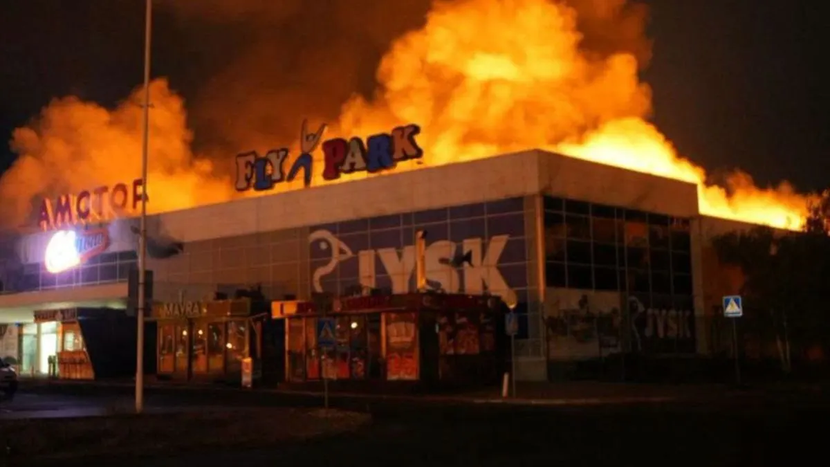 П'ятий за місяць: у Запоріжжі знищено магазин JYSK, рятувальники гасили 6 тисяч квадратів