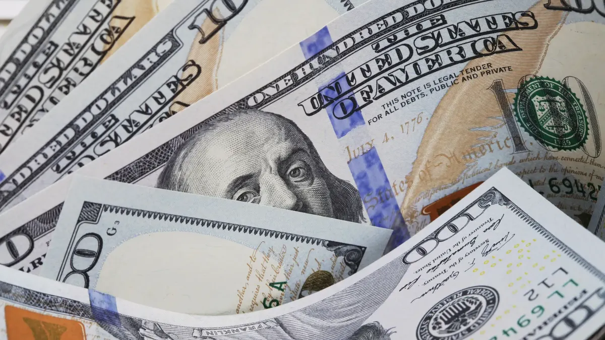 Резерви України трохи схудли, але за рік підросли на 19%