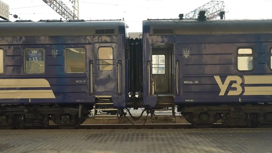 Приміські поїзди на Колосівському напрямку повертаються на рейки