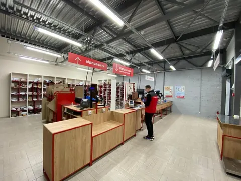 «Нова пошта» в обласних центрах відкриватиметься на годину раніше