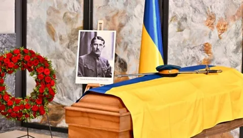 У Роттердамі ексгумували останки Євгена Коновальця: прах повернуть в Україну