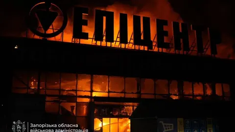 Нічна атака на Запоріжжя: дрони влучили в ТЦ «Епіцентр», місто лишилося без світ