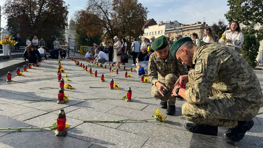 «Куди поділись усі квіти?»: у Львові вшанували полеглих захисників