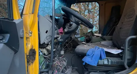 Вантажівки й автобуси потрощили: наслідки нічних атак на Дніпропетровщині