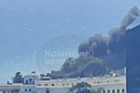 У Ялті лунають вибухи: під атакою порт, є пожежа