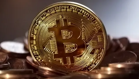 Біткойн уперше за два місяці перевищив $70 000