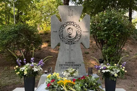 На Аскольдовій могилі відкрили пам’ятник Герою України Павлу Петриченку