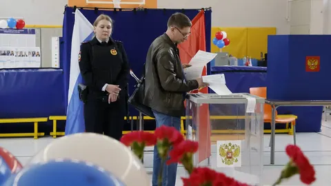 Росія вперше голосує на окупованих територіях: бюлетені під наглядом автоматникі