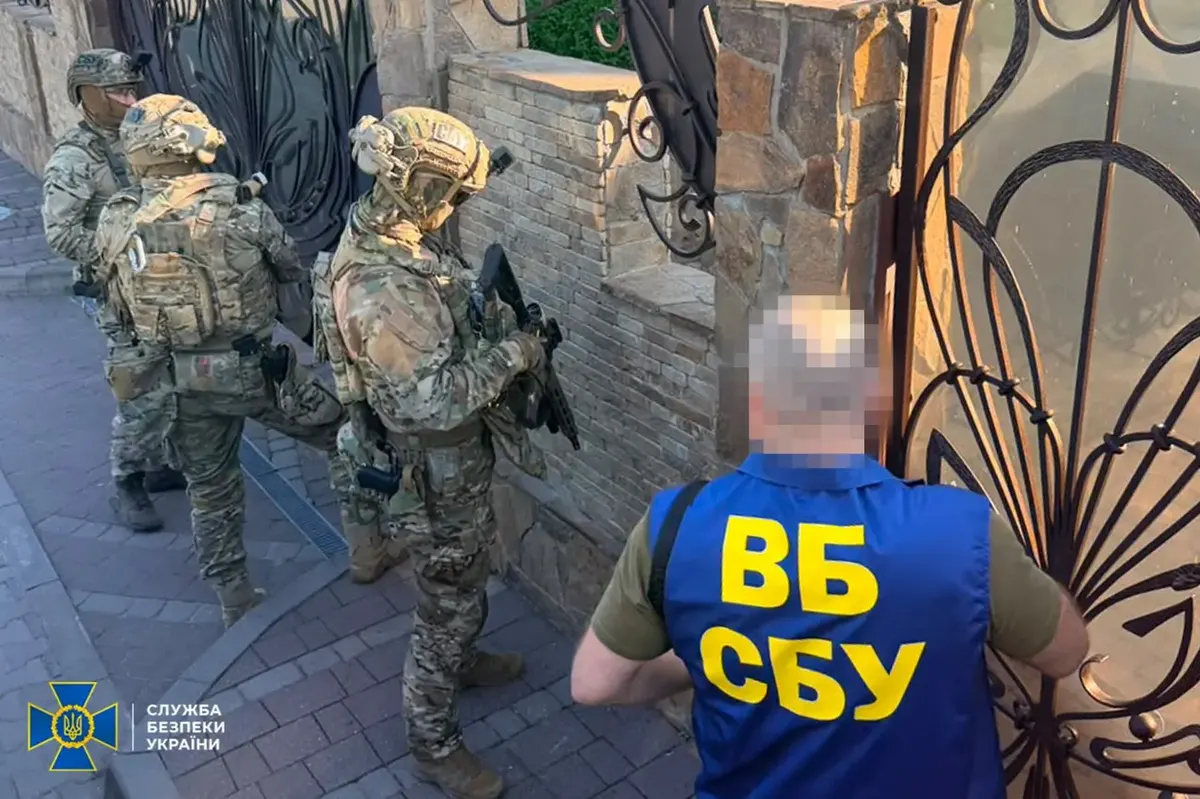 Відкати за дороги: на Хмельниччині викрили заступника голови ОВА