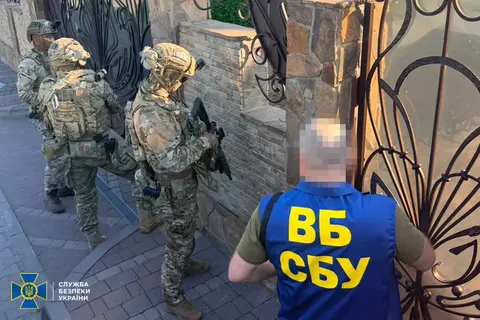 Відкати за дороги: на Хмельниччині викрили заступника голови ОВА