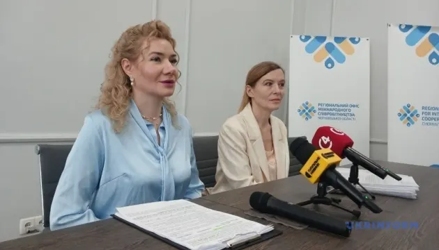 Морква, холодний обід і ланчбокси: як Чернівці перевіряють шкільне харчування