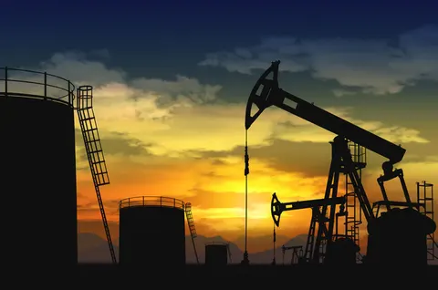 ОПЕК+ збільшить видобуток нафти: що відбувається через блокування Ормузької прот