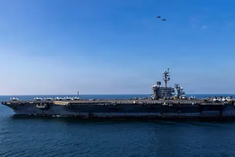 Скандал на авіаносці США: 260 днів у морі, брудна вода та підозри про суїциди