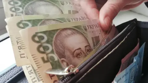 Педагоги, медики, соцпрацівники: кому і на скільки піднімуть зарплату