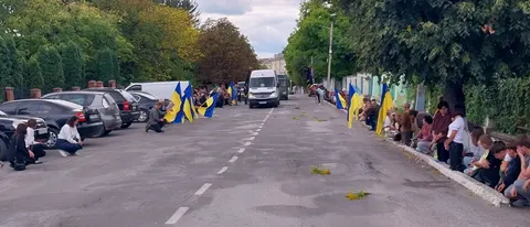 Тернопільщина навколішки зустріла загиблого воїна Василя Рибака