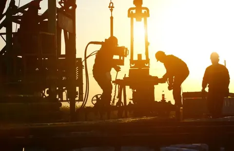 Нафта дорожчає: Іран б'є по Ормузькій протоці, Brent — понад $82