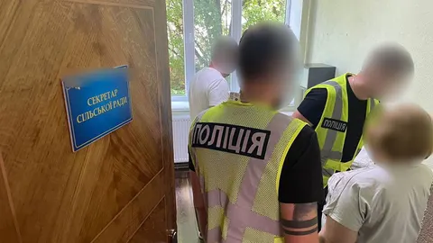 Хабар за відстрочку: на Тернопільщині судитимуть посадовиць із ЦНАПу та сільради