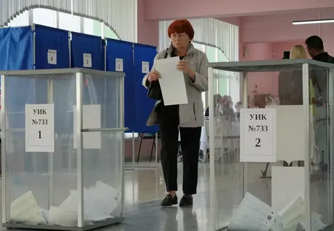 На окупованій Донеччині Росія звітує про «явку» понад 77%: цифри різняться