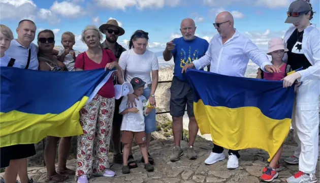 Український прапор підняли на вершині Каламорро в Іспанії
