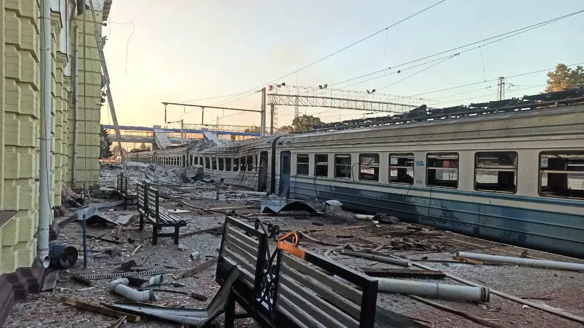 Удар дрона по станції у Лозовій: загинули двоє залізничників, восьмеро поранені