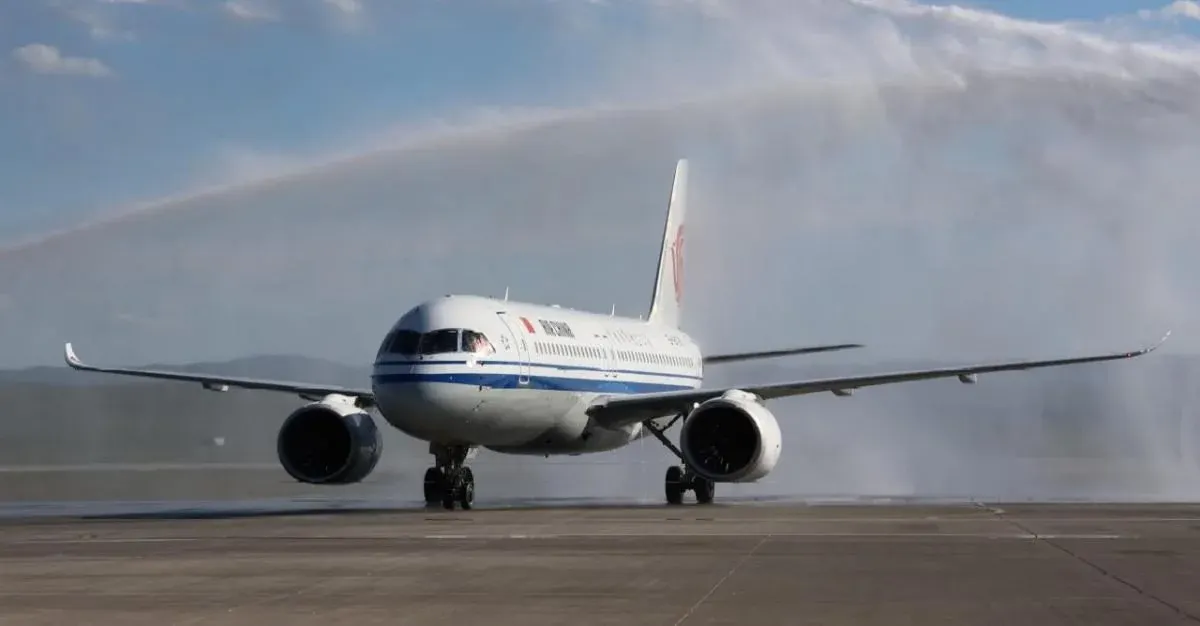 Китайський C919 вперше вийшов на міжнародний регулярний маршрут