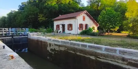 У Франції українець і казах посварилися через війну: один — з ножовими, інший по