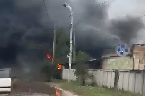 Авіабомби по Сумах: троє влучань у Зарічному районі, п'ятеро поранених