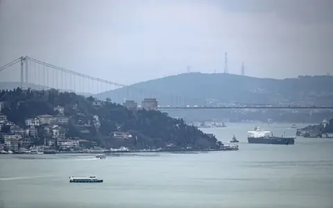 Туреччина знову пропускає судна в Чорне море після затримок