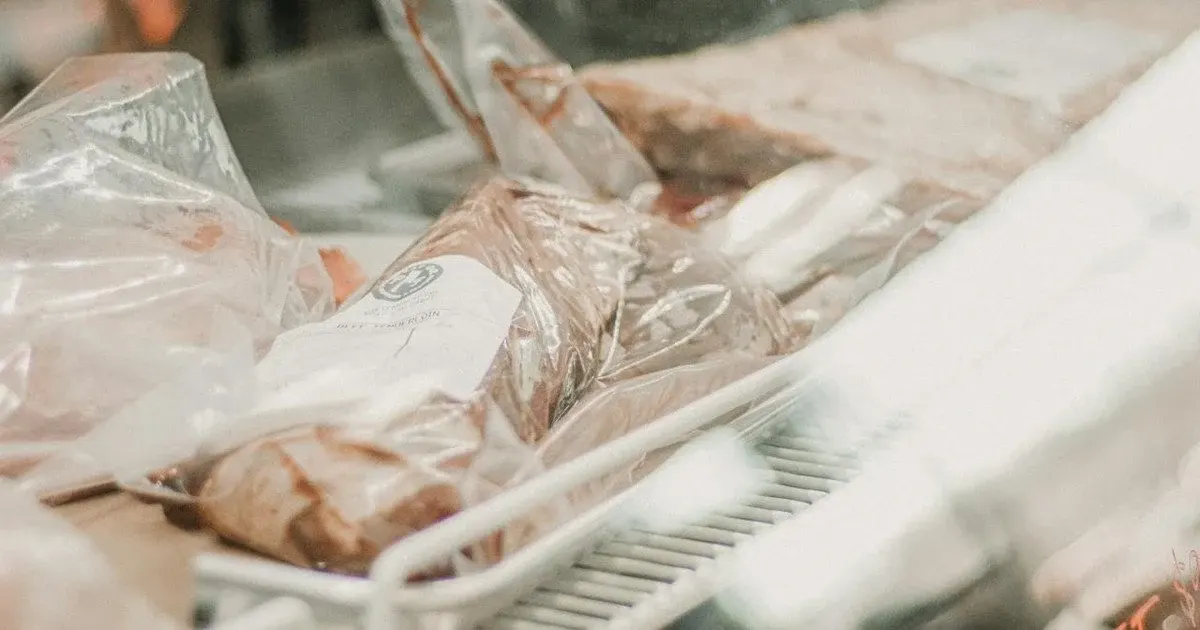 Що не варто заморожувати: 15 продуктів, які втрачають смак і текстуру
