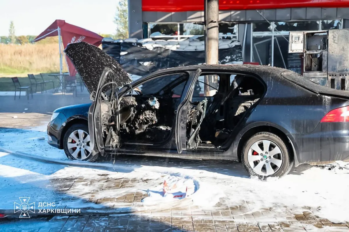 Удар по АЗС у Харкові: двоє постраждалих, горіла автівка