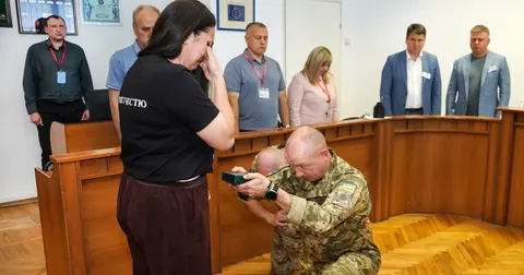 У Вінниці матері 19-річного захисника Едема Алієва вручили «Хрест Честі»