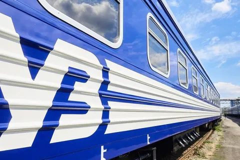 Росіяни вдарили по пасажирському поїзду на Одещині: загинула локомотивна бригада