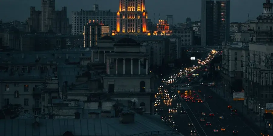 Пожежа на ТЕЦ у Москві лишила місто без світла, а Росію — без інтернету