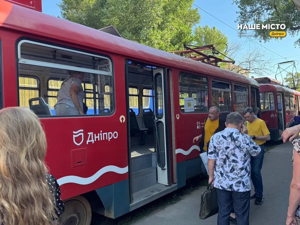 Історія на колесах: у Дніпрі запустили трамвайну екскурсію про Голодомор