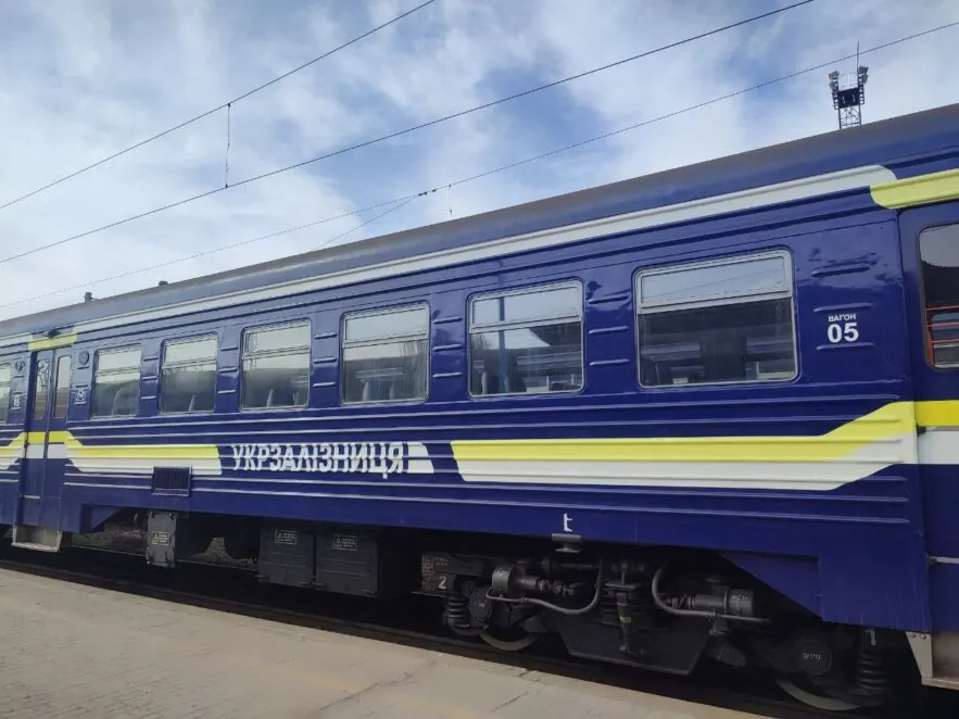 Квитки «Укрзалізниці» дорожчають ближче до поїздки: як заощадити