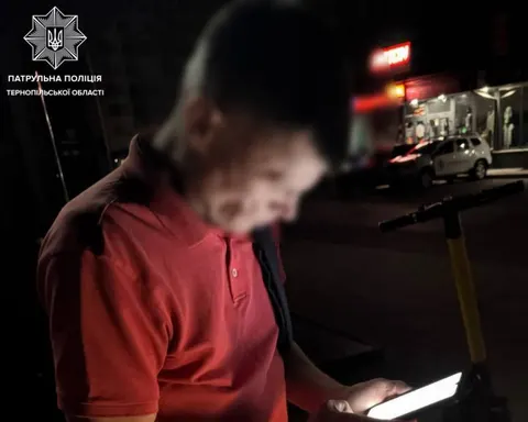 У Тернополі нетверезий чоловік катався на електросамокаті під час комендантської