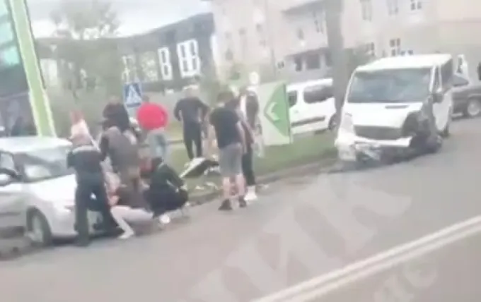 У Луцьку біля заправки «OKKO» сталася ДТП: водія діставали з авто