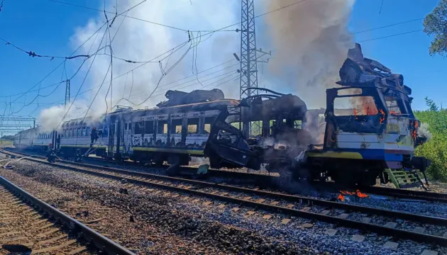 Російський дрон влучив у потяг на Харківщині: восьмеро поранених
