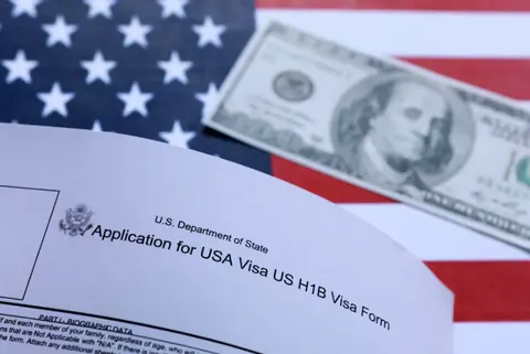 США хочуть зробити постійним збір $103 тисячі за H-1B візи