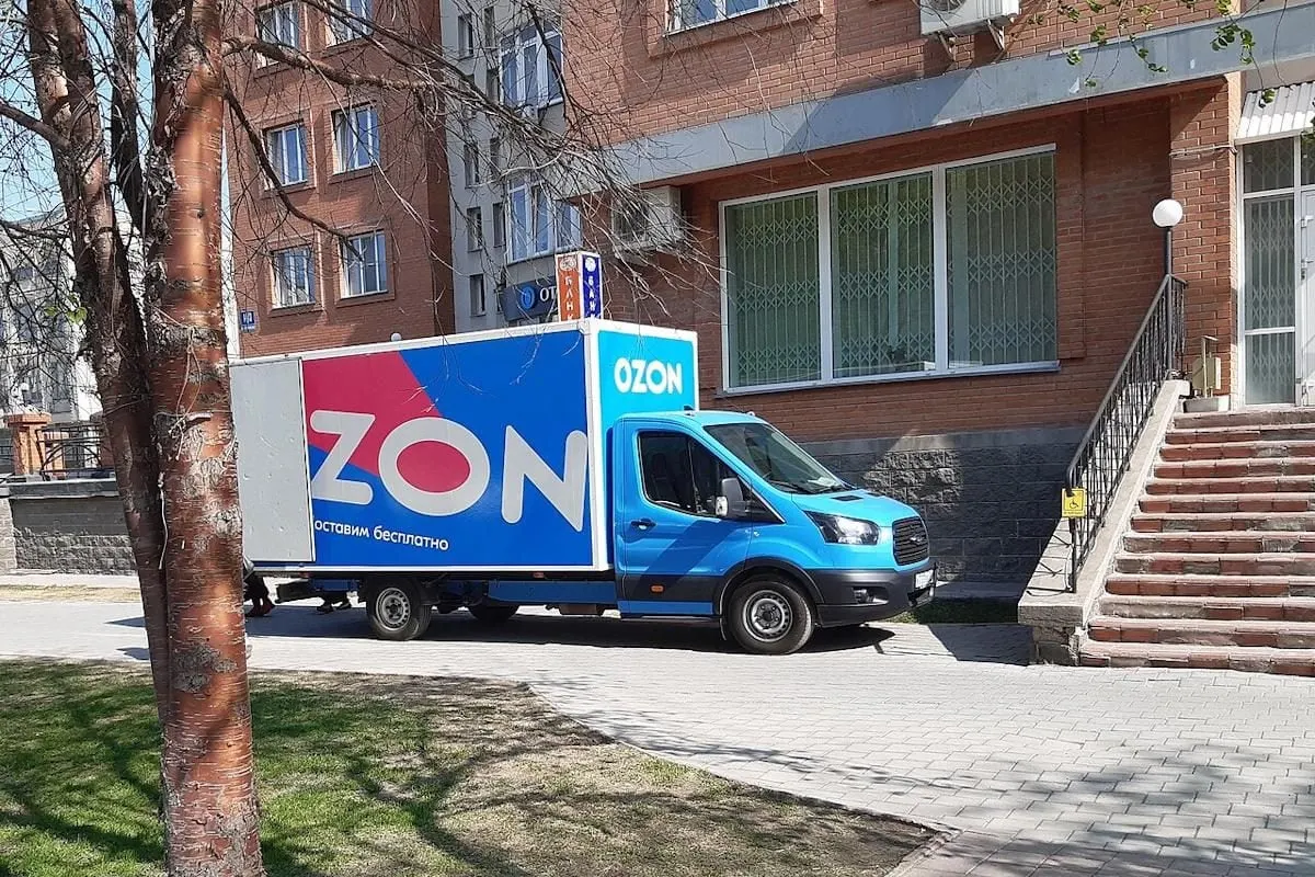 Ozon приховав адреси складів від українських дронів, але це не врятувало