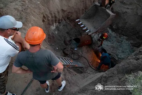 Марганець без води: сім бригад цілодобово прокладають новий трубопровід