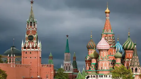 Кремль посилює контроль над гаджетами росіян: що зміниться з 2027 року