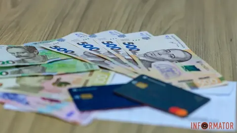 Названо галузі з найвищими та найнижчими зарплатами в Україні