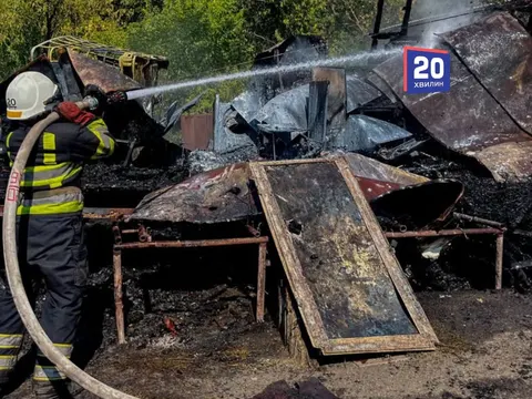 Непогашений огарок спалив вагончик, а коротке замикання — будинок: на Вінниччині